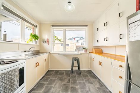 Photo of property in 68f2-a Seddon Street, Wallaceville, Upper Hutt, 5018