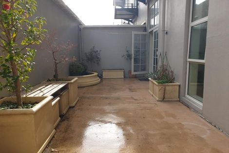 Photo of property in 37u2 Majoribanks Street, Mount Victoria, Wellington, 6011