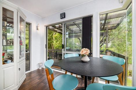 Photo of property in 51 Onedin Place, Titirangi, Auckland, 0604