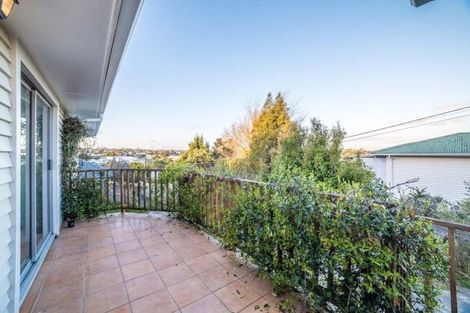 Photo of property in 229 Wairau Road, Totara Vale, Auckland, 0627