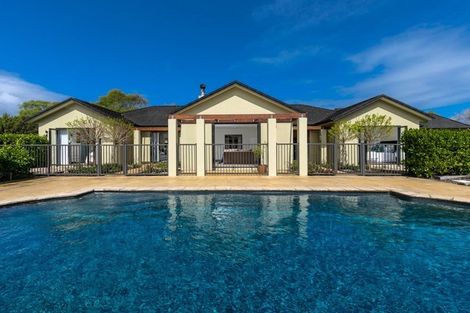 Photo of property in 1030 Peak Road, Helensville, 0875