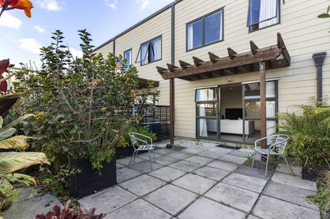 Photo of property in 5/15 Harbour View Road, Te Atatu Peninsula, Auckland, 0610