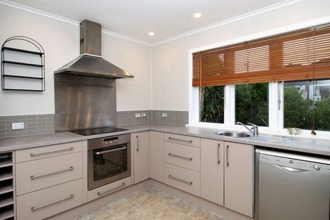 Photo of property in 1 Wattle Road, Sunnyvale, Auckland, 0612
