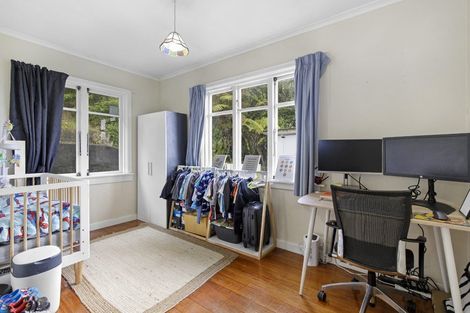 Photo of property in 33 Woodvale Grove, Fairfield, Lower Hutt, 5011