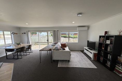 Photo of property in 8a Oakwood Place, Pukekohe, 2120