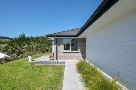 Photo of property in 19 Rauta Way, Helensville, 0800