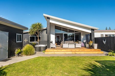 Photo of property in 3 Kamahi Street, Castlecliff, Whanganui, 4501