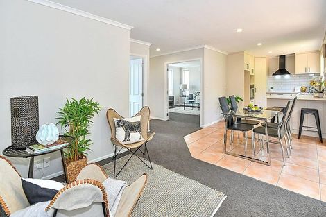 Photo of property in 10 Mt Lebanon Crescent, The Gardens, Auckland, 2105