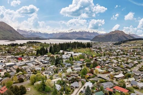 Photo of property in 16 Kuri Place, Wanaka, 9305