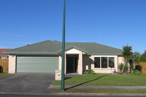 Photo of property in 25 Newbliss Crescent, East Tamaki Heights, Auckland, 2016