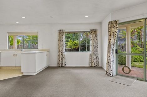 Photo of property in 8 Kathleen Place, Rainbow Point, Taupo, 3330