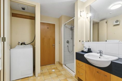 Photo of property in Endeavour Apartments, 8/125 Thorndon Quay, Pipitea, Wellington, 6011