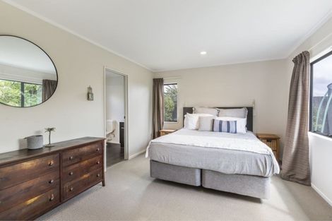 Photo of property in 22 Chedworth Drive, Glenfield, Auckland, 0629