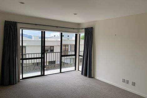 Photo of property in 10/22u Oriental Terrace, Oriental Bay, Wellington, 6011