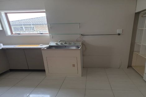 Photo of property in 72 Prince Regent Drive, Half Moon Bay, Auckland, 2012