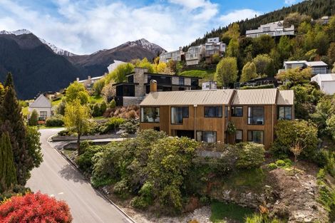 Photo of property in 9 Wakatipu Heights, Queenstown, 9300