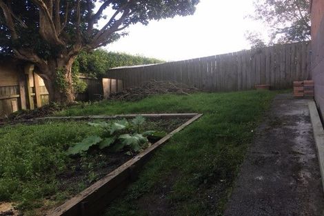 Photo of property in 32 Porter Crescent, Helensville, 0800