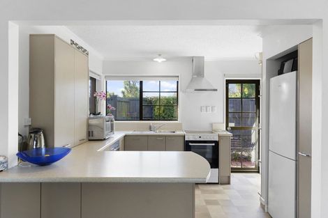 Photo of property in 2/84 Memorial Avenue, Ilam, Christchurch, 8053