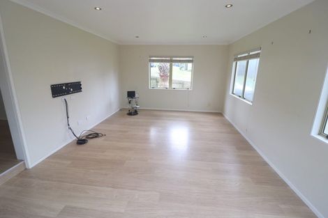 Photo of property in 8 Bushlands Park Drive, Albany, Auckland, 0632