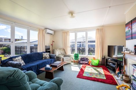 Photo of property in 20 Pukatea Street, Inglewood, 4330