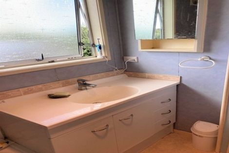 Photo of property in 60 Casuarina Road, Half Moon Bay, Auckland, 2012