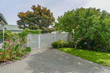 Photo of property in 12 Flemington Place, Taradale, Napier, 4112
