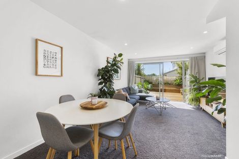 Photo of property in 2u7 Stone Street, Miramar, Wellington, 6022