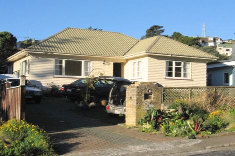 Photo of property in 27 Lyndfield Lane, Newlands, Wellington, 6037