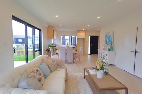 Photo of property in 2 Poruru Close, Papakura, 2110