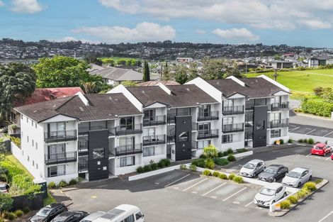 Photo of property in 14a/71 Spencer Road, Oteha, Auckland, 0632