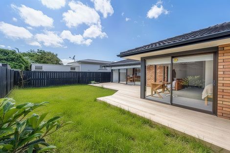 Photo of property in 21a Eastern Beach Road, Eastern Beach, Auckland, 2012