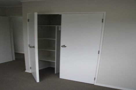 Photo of property in 2/110 Edmonton Road, Henderson, Auckland, 0612