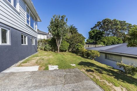 Photo of property in 51 Glanmire Road, Newlands, Wellington, 6037