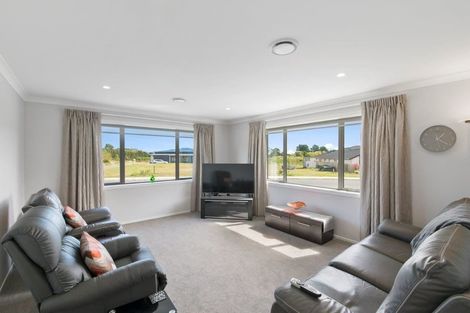 Photo of property in 18 Morepork Drive, Waikanae, 5036