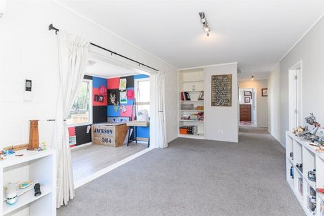Photo of property in 112 Lincoln Park Avenue, Massey, Auckland, 0614