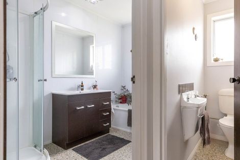 Photo of property in 11 Te Hatepe Avenue, Taupo, 3330