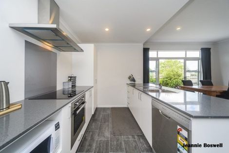 Photo of property in 52 Exeter Crescent, Takaro, Palmerston North, 4412