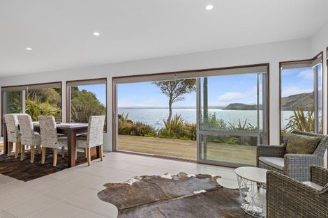 Photo of property in 26 Whakamoenga Point, Acacia Bay, Taupo, 3385