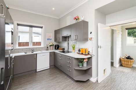Photo of property in 25 Edgeware Road, Palmerston North, 4410