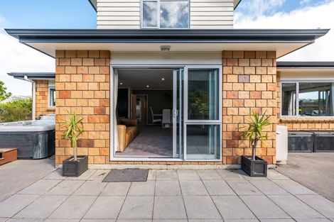 Photo of property in 17 Sumner Terrace, Aotea, Porirua, 5024