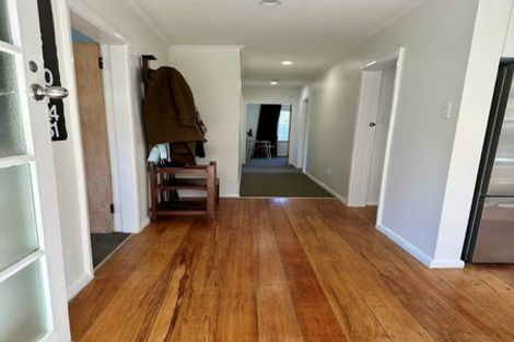 Photo of property in 4 Black Rock Road, Newlands, Wellington, 6037