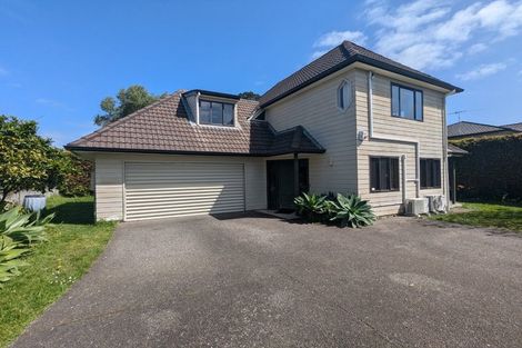 Photo of property in 2/5 Seacliffe Avenue, Belmont, Auckland, 0622