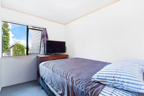 Photo of property in 13 Frosses Place, Massey, Auckland, 0614