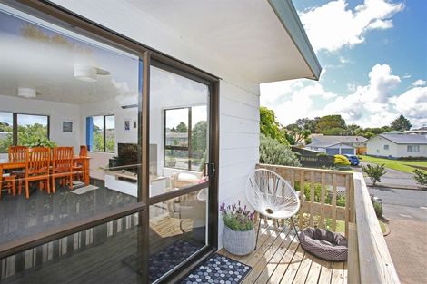 Photo of property in 49 Riverside Drive, Waiuku, 2123