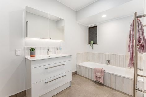 Photo of property in 19 Kinloch Place, Papakowhai, Porirua, 5024