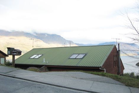 Photo of property in 24a Mckerrow Place, Sunshine Bay, Queenstown, 9300