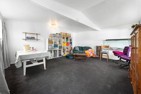 Photo of property in 15 Helleur Road, Massey, Auckland, 0614