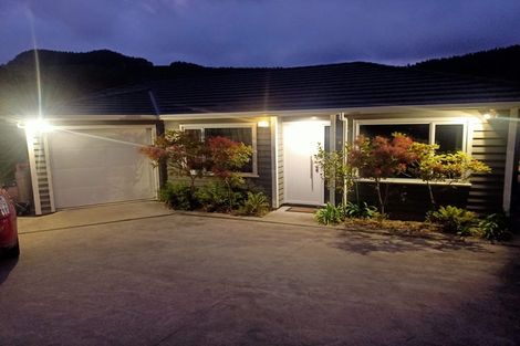Photo of property in 10 Larsen Crescent, Tawa, Wellington, 5028