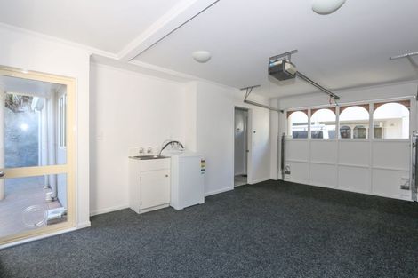 Photo of property in 33u2 Hawker Street, Mount Victoria, Wellington, 6011