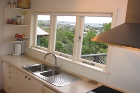 Photo of property in 1/130 Sunset Road, Unsworth Heights, Auckland, 0632